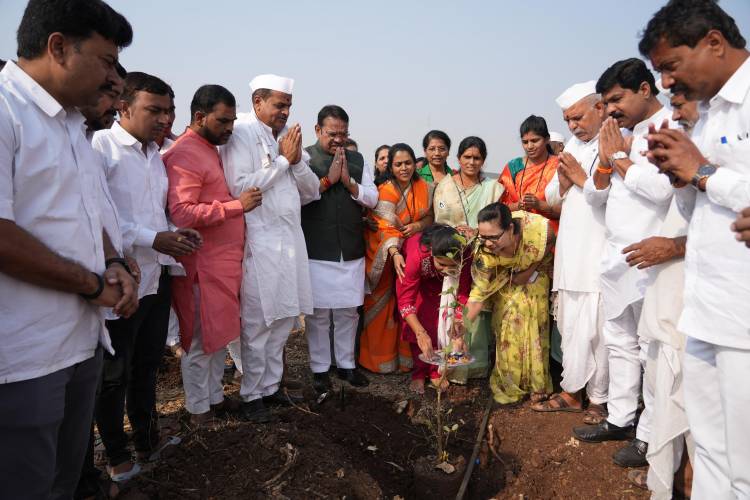 उपमुख्यमंत्री एकनाथ शिंदे यांच्या वाढदिवसानिमित्त देहूत वृक्षारोपण