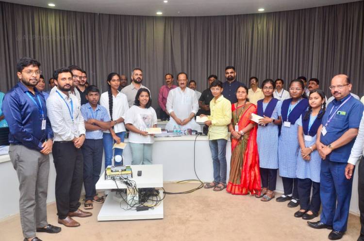 पिंपरी चिंचवड महानगरपालिकेच्या शिक्षण विभागाच्या कामांचा उपमुख्यमंत्र्यांकडून आढावा; नाविण्यपूर्ण उपक्रमांचे केले कौतुक 