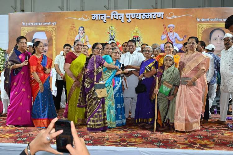 माजी.नगरसेवक प्रमोद कुटे यांच्या मातृ पितृ पुण्यस्मरण स्मृतिप्रित्यर्थ(इंदुरीकर)महाराज यांचे कीर्तन व महाप्रसादाचे आयोजन करण्यात आले होते.