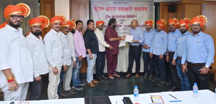 चाकणमधील ‘‘ट्रॅक कॉम्पोनंट’’ च्या कामगारांना 14 हजारांची पगारवाढ!आमदार महेश लांडगे यांच्या उपस्थितीत वेतनवाढ करार 